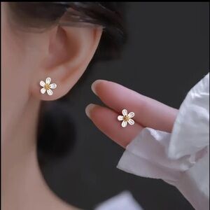 NEW Silver & Gold Miniature Flower Floral Dainty Elegant Studs Earrings $38